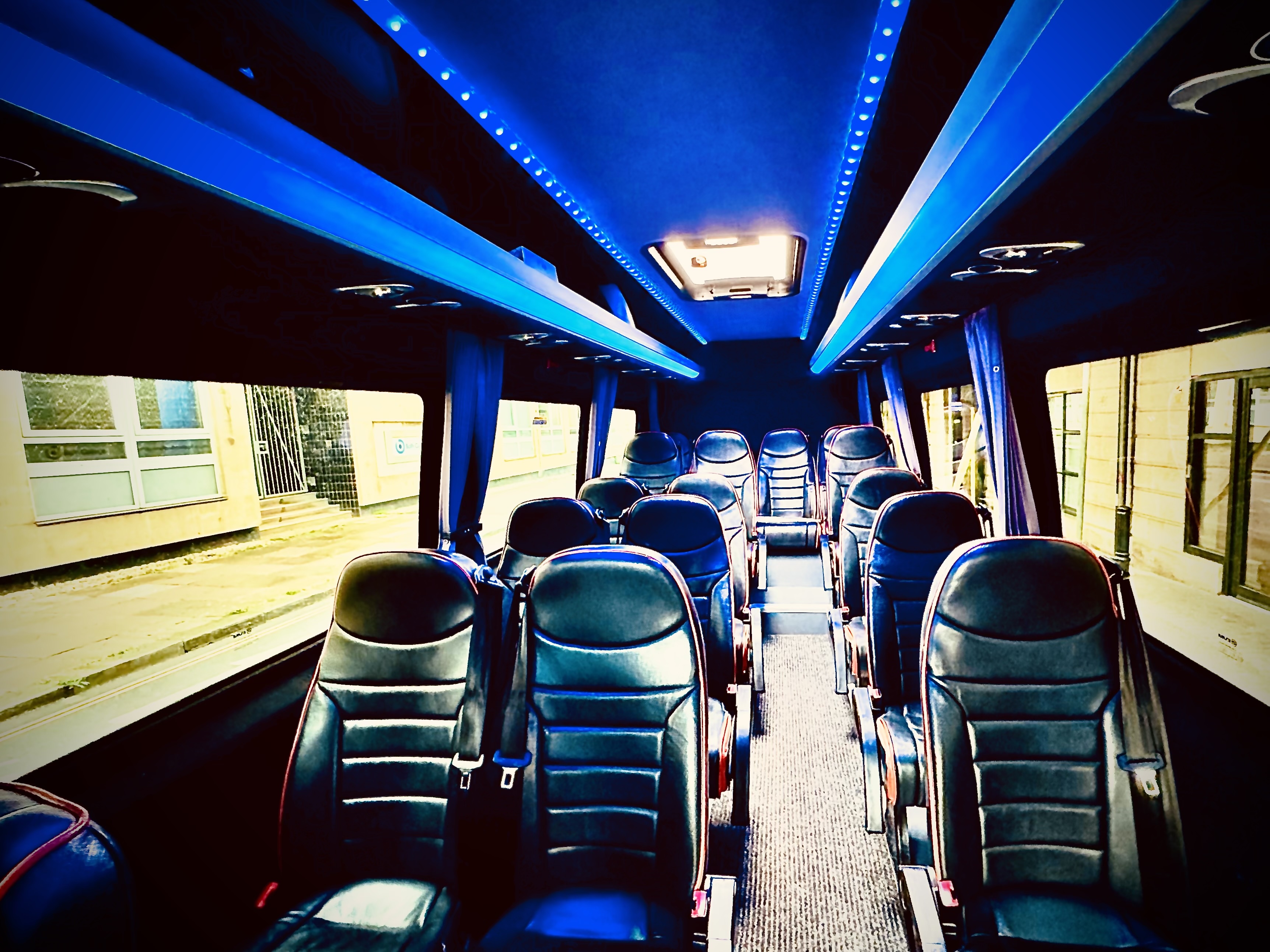 Minibus airport transfer service in Bristol
